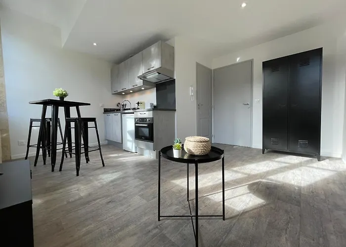 Lumineux Avec Climatisation Pour 2 Personnes Apartament